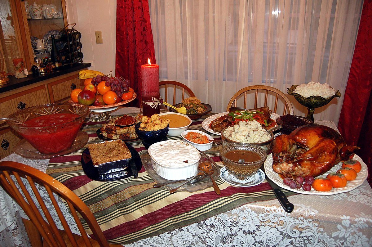 Harvest & Hearth: A Modern Guide to Thanksgiving Traditions, Food, and Meaning