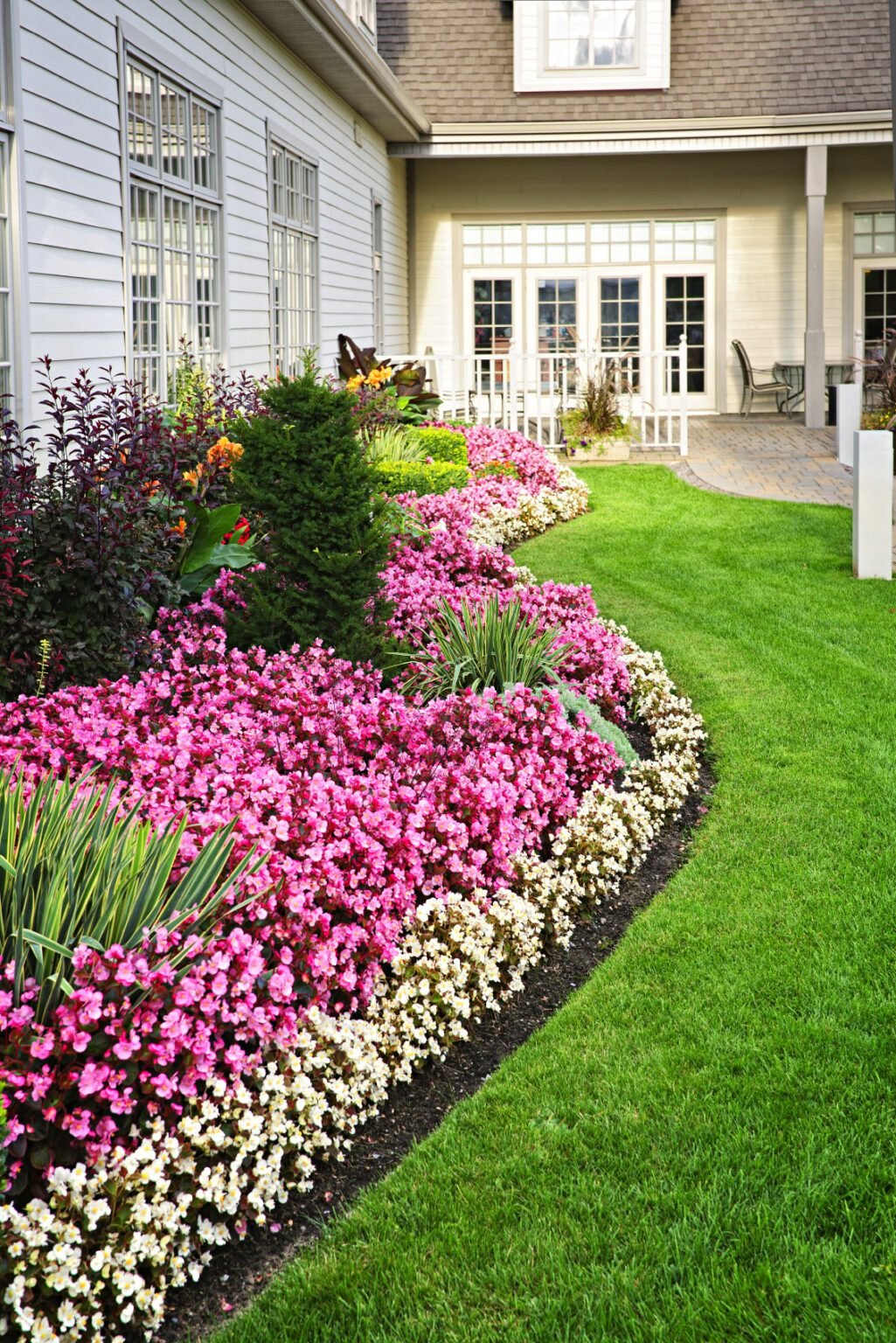 Living Landscapes: A Practical Guide to Designing, Installing, and Maintaining Beautiful Outdoor Spaces