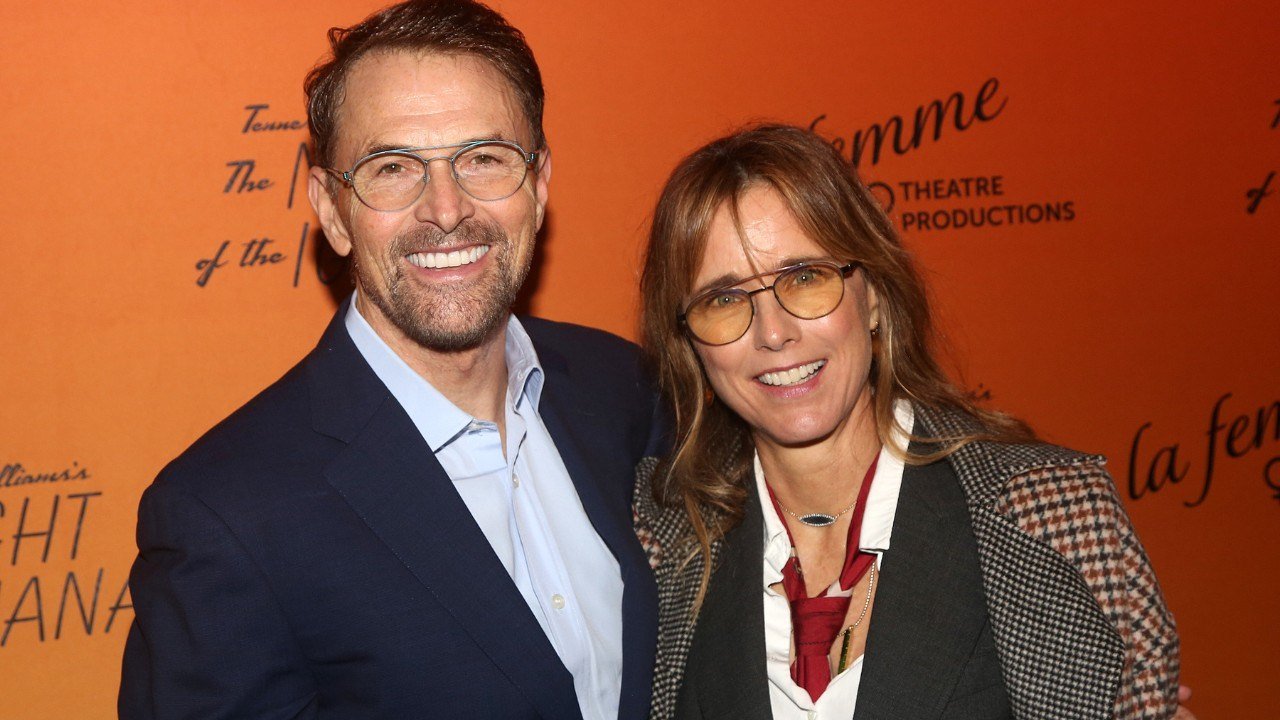 “From Co-Stars to Life Partners: The Evolving Relationship of Téa Leoni & Tim Daly”
